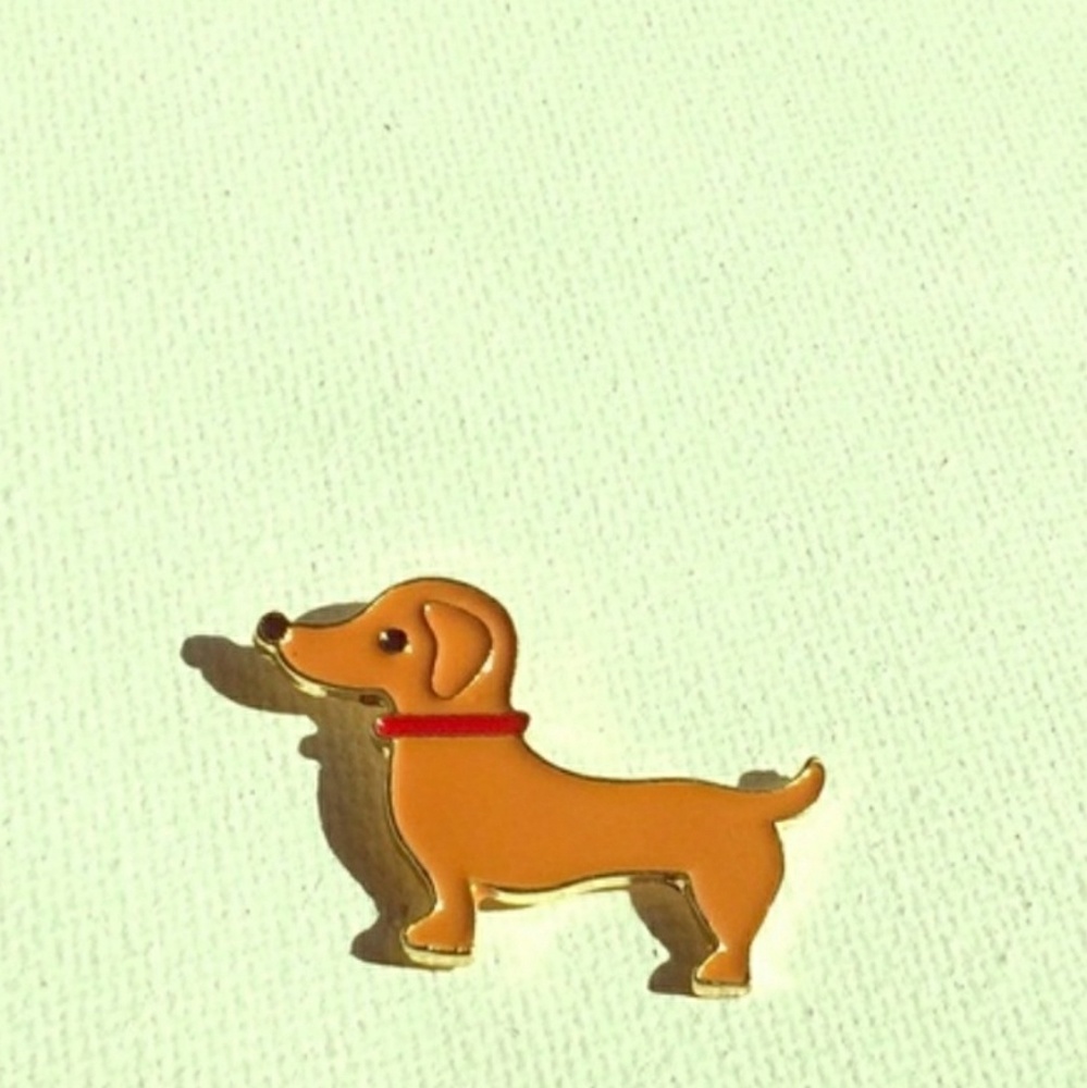 DACHSHUND DOG ENAMEL PIN